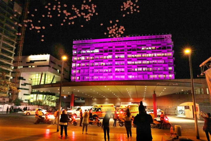 בתמונה: מתוך טכס הארת המבנים ברמב"ם בוורוד | צילום: פיוטר פליטר
